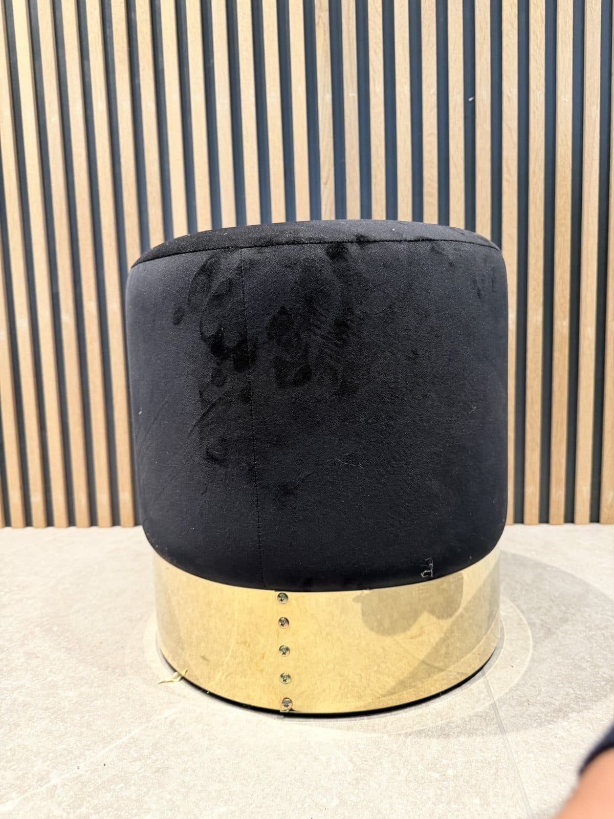 Pouf rond en velours noir, base dorée, photo 3